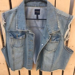 jean jacket w/ no sleeve